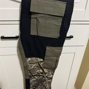 BNWT EPTM Branded men’s size 32(fits like 30) multicolored cargo pants